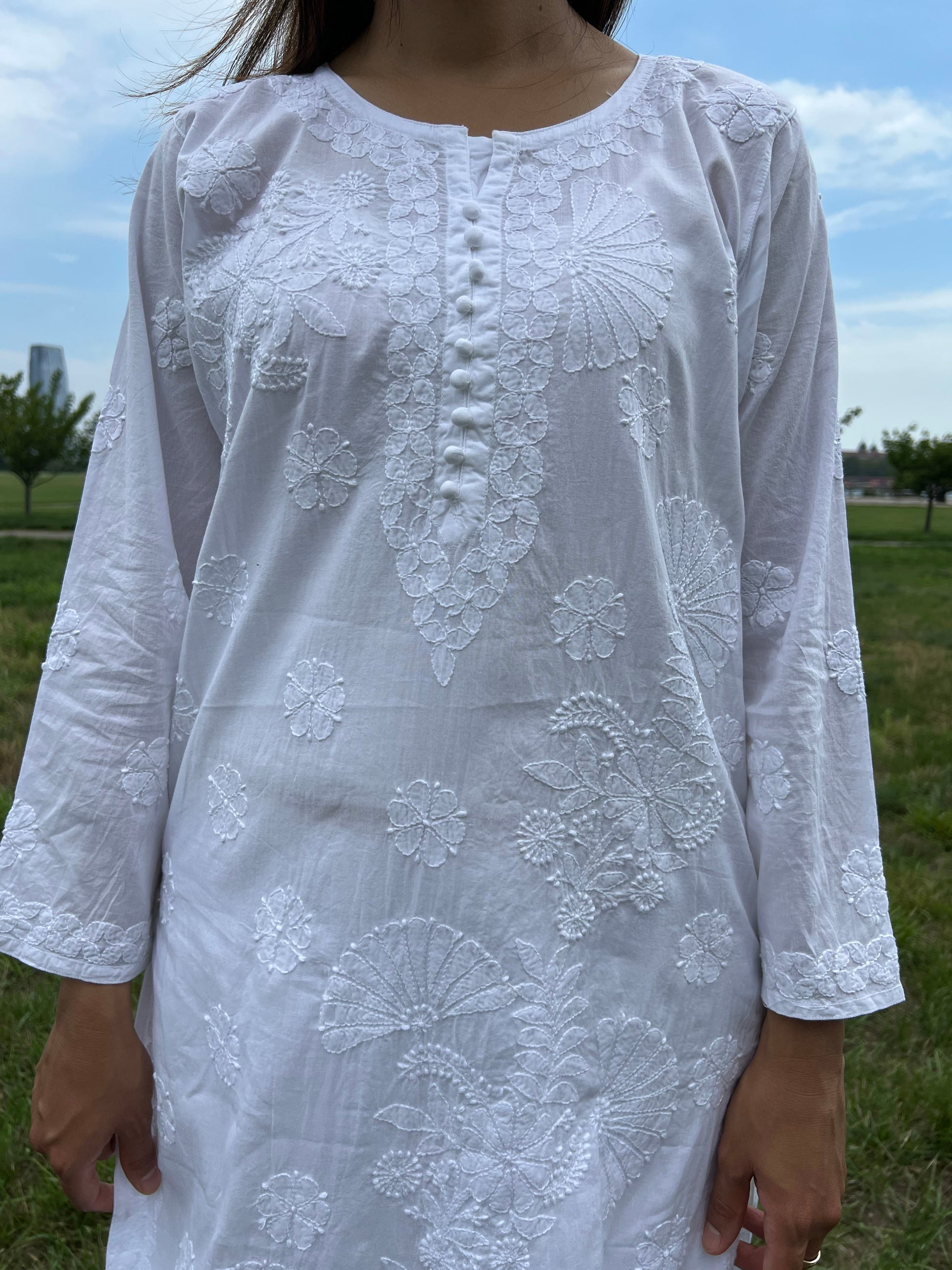 Detailed chikankari in neckline with white threads and potli buttons 